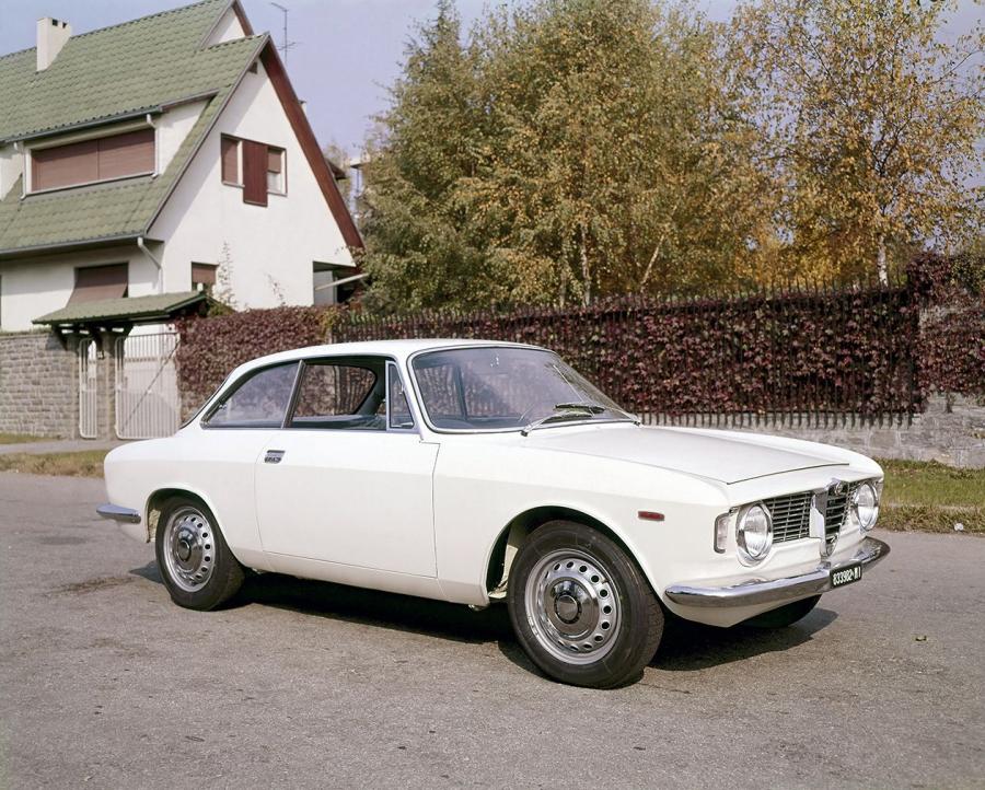  Alfa Romeo Giulia Sprint GT (105) 1963 года  (фото 1 из 12)